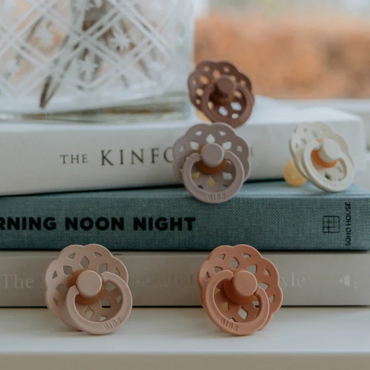 Lot 2 Sucettes Bohème Sage/Hunter Green De BIBS – Image 3